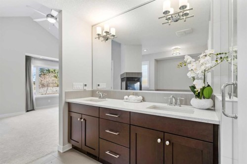 2427 22A Street Nw, Calgary, AB - Indoor Photo Showing Bathroom