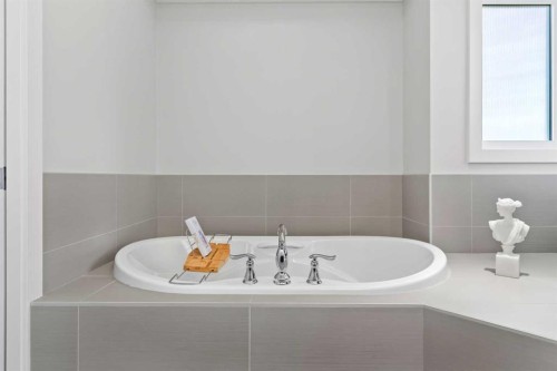 2427 22A Street Nw, Calgary, AB - Indoor Photo Showing Bathroom