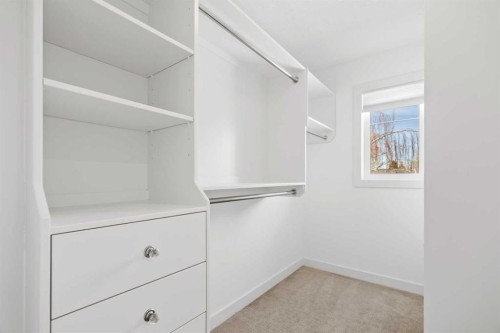 2427 22A Street Nw, Calgary, AB - Indoor With Storage