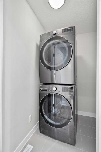 2427 22A Street Nw, Calgary, AB - Indoor Photo Showing Laundry Room