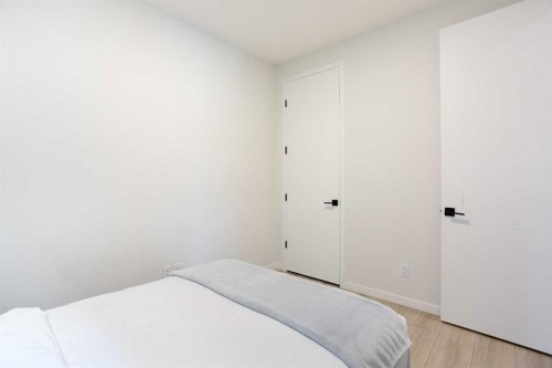 206 Rowley Way Nw, Calgary, AB - Indoor Photo Showing Bedroom