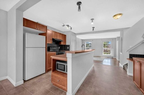 9219 Saddlebrook Drive Ne, Calgary, AB - Indoor Photo Showing Kitchen