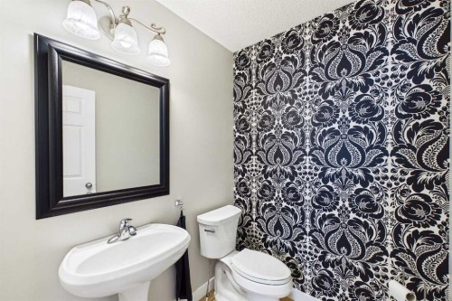 216 Covepark Green Ne, Calgary, AB - Indoor Photo Showing Bathroom