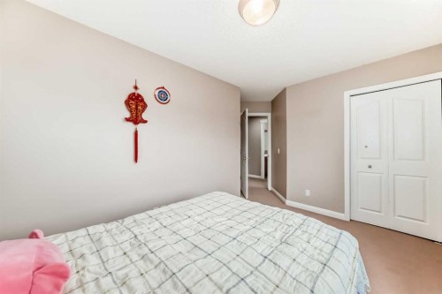 264 Everwillow Green Sw, Calgary, AB - Indoor Photo Showing Bedroom