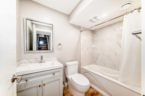 264 Everwillow Green Sw, Calgary, AB - Indoor Photo Showing Bathroom
