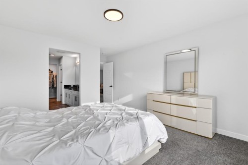 208 Dawson Circle, Chestermere, AB - Indoor Photo Showing Bedroom