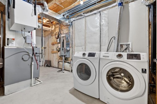 208 Dawson Circle, Chestermere, AB - Indoor Photo Showing Laundry Room