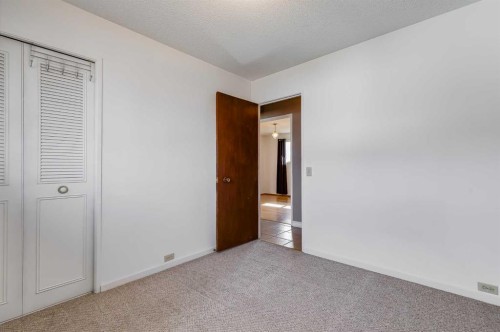 248 Huntcroft Road Ne, Calgary, AB - Indoor Photo Showing Other Room