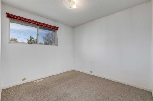 248 Huntcroft Road Ne, Calgary, AB - Indoor Photo Showing Other Room