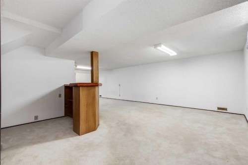 248 Huntcroft Road Ne, Calgary, AB - Indoor