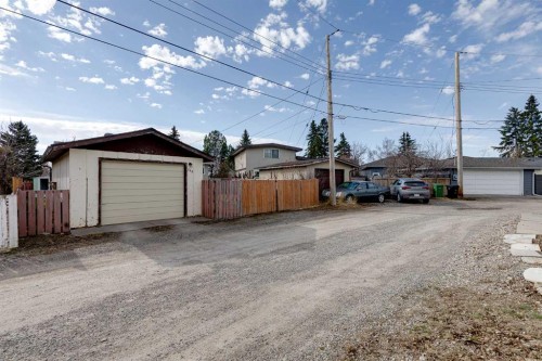 248 Huntcroft Road Ne, Calgary, AB - Outdoor