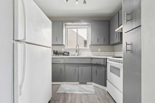 218 Falmere Way Ne, Calgary, AB - Indoor Photo Showing Kitchen