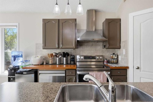 7 Chaparral Road Se, Calgary, AB - Indoor Photo Showing Kitchen