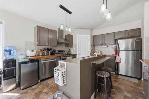 7 Chaparral Road Se, Calgary, AB - Indoor Photo Showing Kitchen