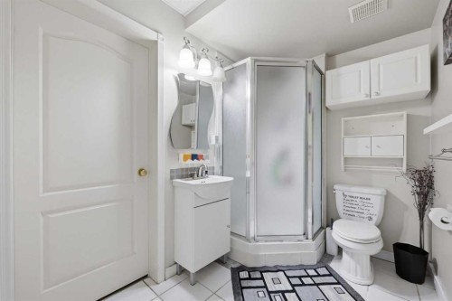 7 Chaparral Road Se, Calgary, AB - Indoor Photo Showing Bathroom