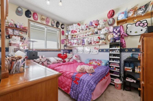 7 Chaparral Road Se, Calgary, AB - Indoor Photo Showing Bedroom