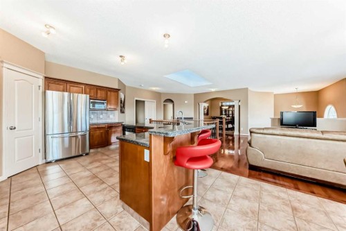 92 Hamptons Drive Nw, Calgary, AB - Indoor Photo Showing Kitchen