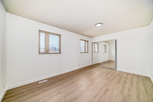 4327 38 Street Ne, Calgary, AB - Indoor Photo Showing Other Room