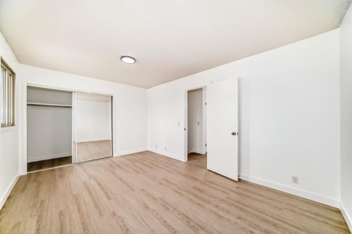 4327 38 Street Ne, Calgary, AB - Indoor Photo Showing Other Room
