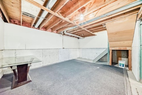 4327 38 Street Ne, Calgary, AB - Indoor