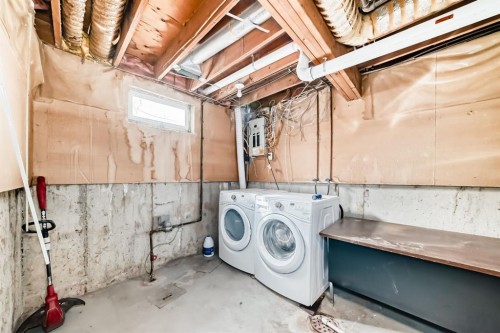 4327 38 Street Ne, Calgary, AB - Indoor Photo Showing Laundry Room