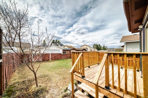 4327 38 Street Ne, Calgary, AB - Outdoor