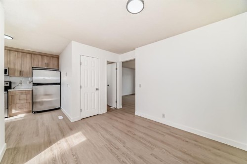 4327 38 Street Ne, Calgary, AB - Indoor