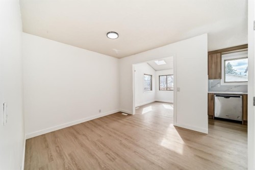 4327 38 Street Ne, Calgary, AB - Indoor Photo Showing Other Room