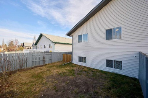 1409 Strathcona Way, Strathmore, AB - Outdoor With Exterior