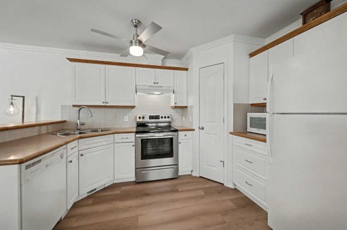 1409 Strathcona Way, Strathmore, AB - Indoor Photo Showing Kitchen With Double Sink