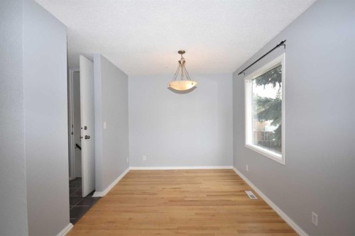 2604 106 Avenue Sw, Calgary, AB - Indoor Photo Showing Other Room