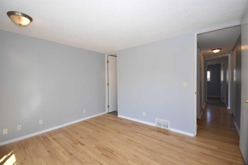 2604 106 Avenue Sw, Calgary, AB - Indoor Photo Showing Other Room