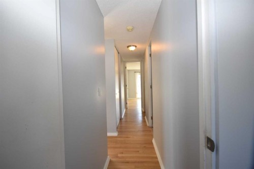 2604 106 Avenue Sw, Calgary, AB - Indoor Photo Showing Other Room