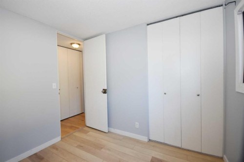 2604 106 Avenue Sw, Calgary, AB - Indoor Photo Showing Other Room