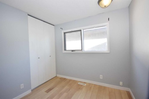 2604 106 Avenue Sw, Calgary, AB - Indoor Photo Showing Other Room