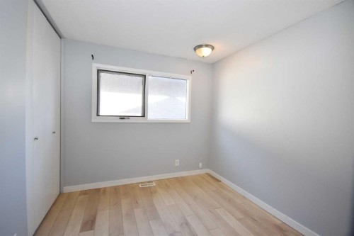2604 106 Avenue Sw, Calgary, AB - Indoor Photo Showing Other Room