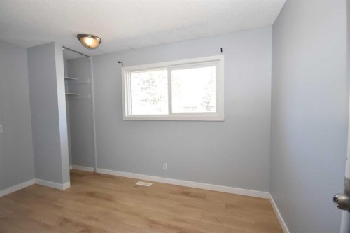 2604 106 Avenue Sw, Calgary, AB - Indoor Photo Showing Other Room