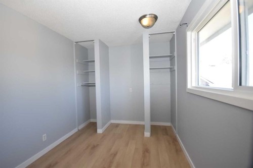 2604 106 Avenue Sw, Calgary, AB - Indoor Photo Showing Other Room