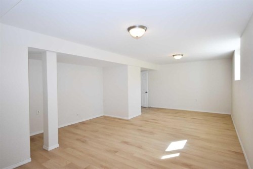 2604 106 Avenue Sw, Calgary, AB - Indoor Photo Showing Other Room