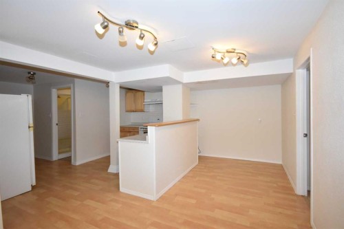 2604 106 Avenue Sw, Calgary, AB - Indoor Photo Showing Kitchen