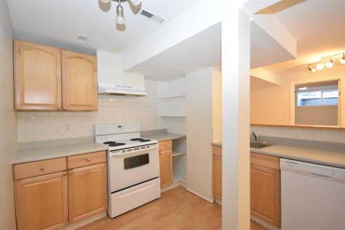 2604 106 Avenue Sw, Calgary, AB - Indoor Photo Showing Kitchen