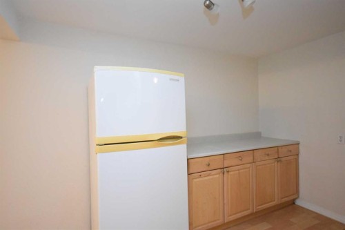 2604 106 Avenue Sw, Calgary, AB - Indoor Photo Showing Other Room