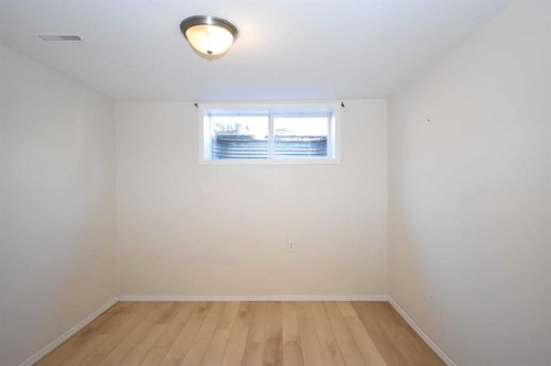2604 106 Avenue Sw, Calgary, AB - Indoor Photo Showing Other Room