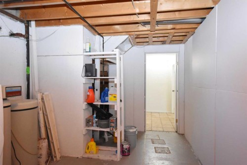 2604 106 Avenue Sw, Calgary, AB - Indoor Photo Showing Other Room