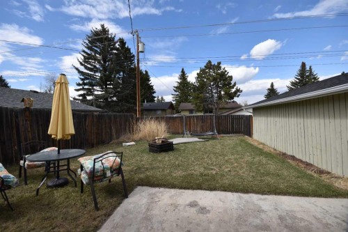 2604 106 Avenue Sw, Calgary, AB - Outdoor
