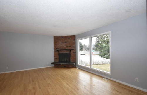 2604 106 Avenue Sw, Calgary, AB - Indoor Photo Showing Living Room With Fireplace