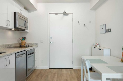 1503-450 8 Avenue Se, Calgary, AB - Indoor Photo Showing Kitchen