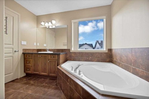 10 Bridlerange Circle Sw, Calgary, AB - Indoor Photo Showing Bathroom