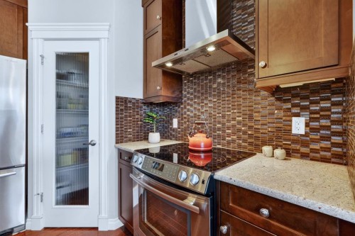 202 Evansridge Circle Nw, Calgary, AB - Indoor Photo Showing Kitchen