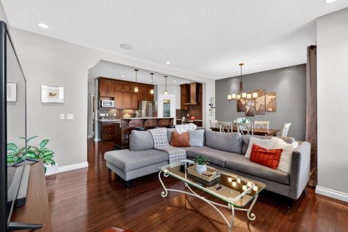 202 Evansridge Circle Nw, Calgary, AB - Indoor Photo Showing Living Room